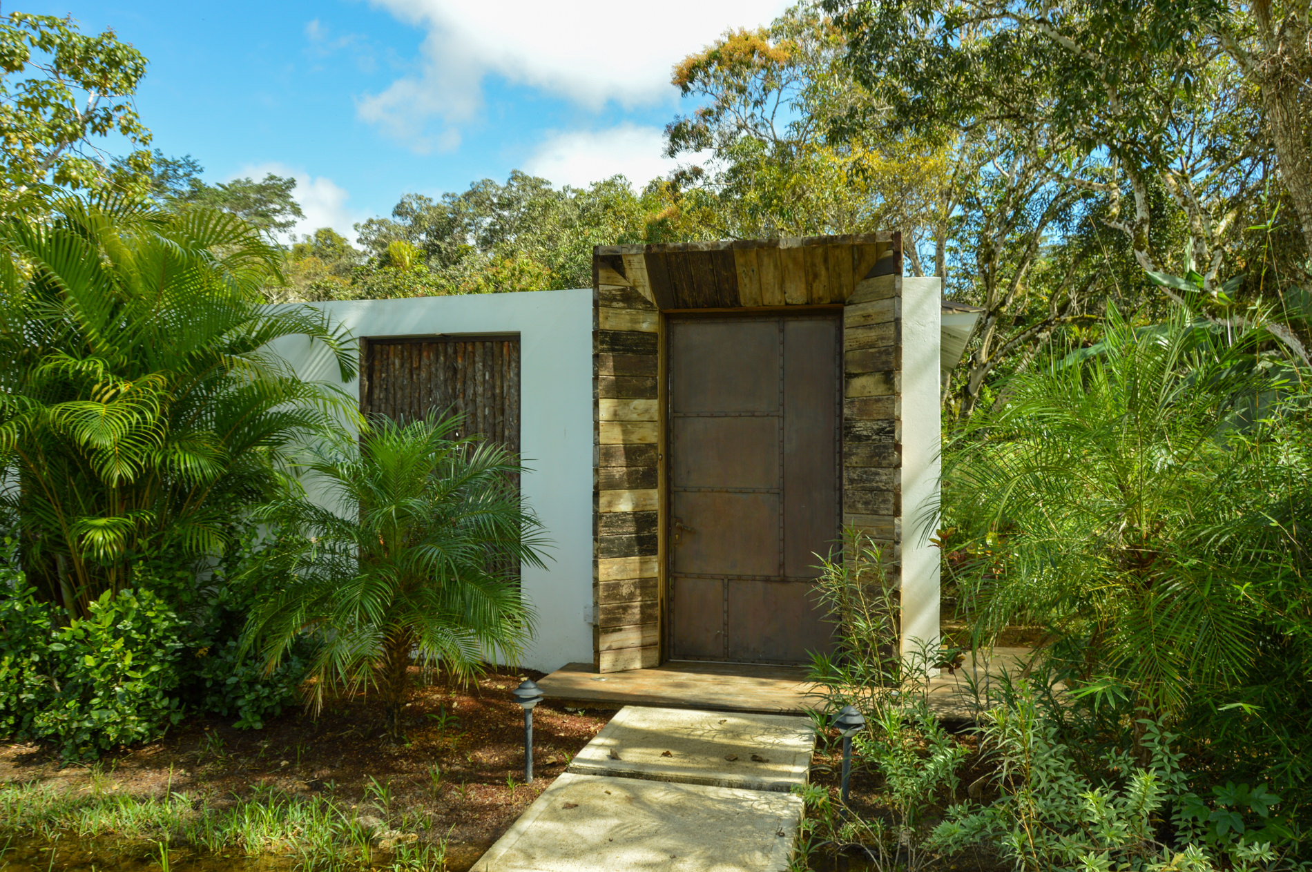 A luxury jungle resort in the heartland of Belize, Ka'ana is recognized as a leading boutique hotel worldwide. A member of Small Luxury Hotels, Ka'ana is an ecologically responsible destination with it's local rehabilitation projects and contribution to environmental programs. They earned an extra green star in our book for cooking with local ingredients, thereby supporting the surrounding community that brings visitors to the area.